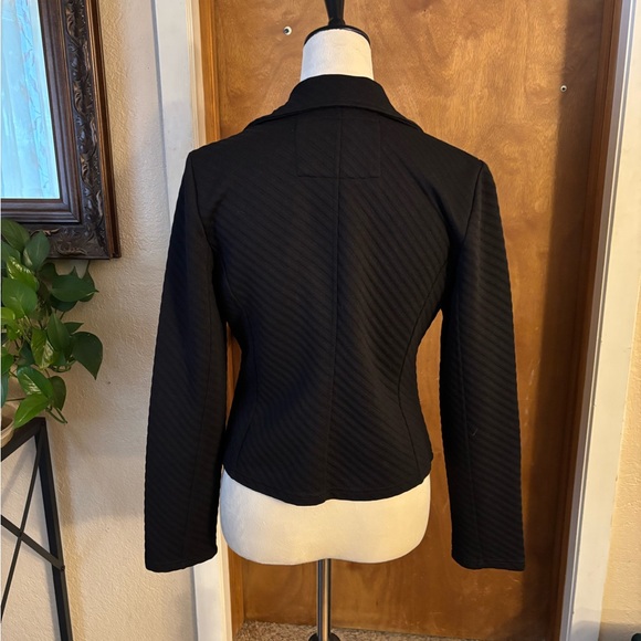 Black zip up jacket
Women’s size Medium. - Picture 6 of 12